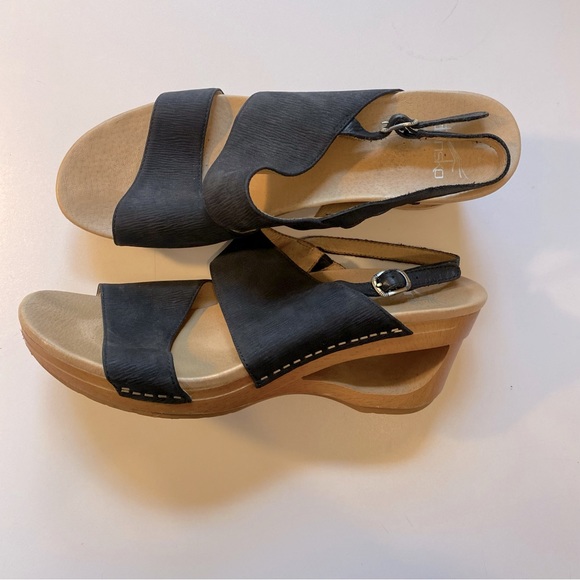 Dansko heel clogs worn once - Picture 3 of 5